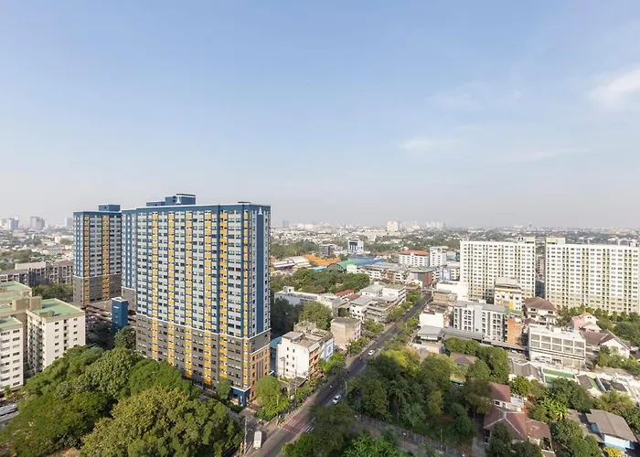 Appartement Luxury Skyfloor Onnut Bts 40sqmt Gym Pool Netflix 2 Minutes To Bts *