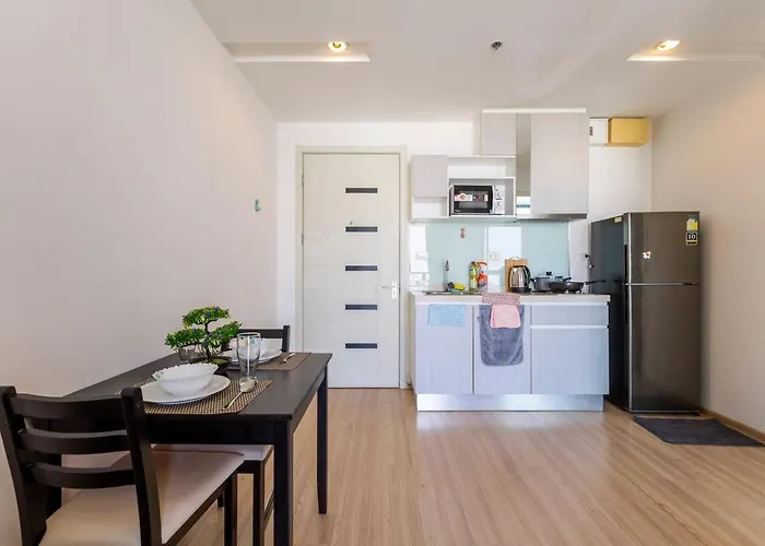 Luxury Skyfloor Onnut Bts 40sqmt Gym Pool Netflix 2 Minutes To Bts *
