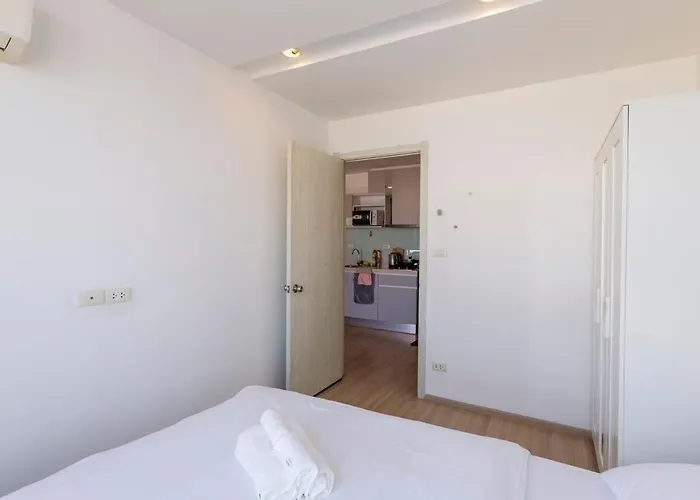 Luxury Skyfloor Onnut Bts 40sqmt Gym Pool Netflix 2 Minutes To Bts Appartement