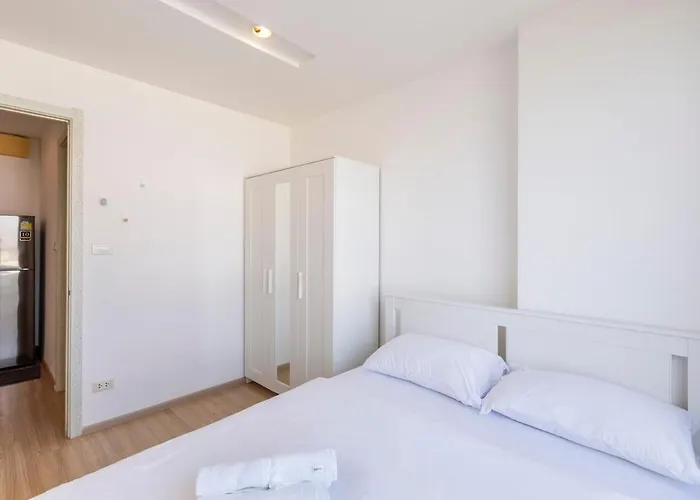 Luxury Skyfloor Onnut Bts 40sqmt Gym Pool Netflix 2 Minutes To Bts